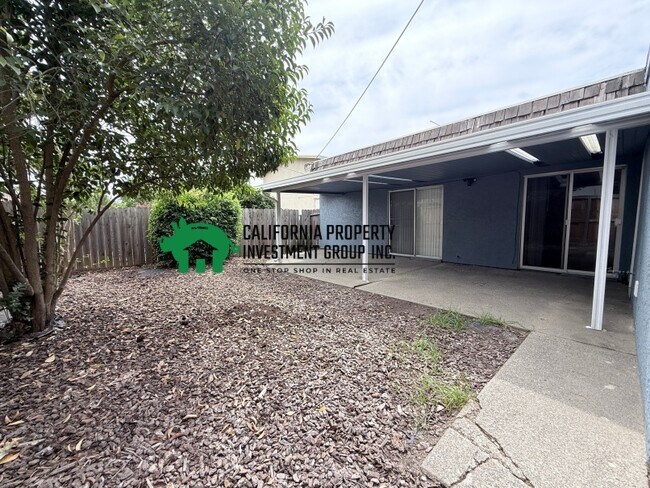 Building Photo - 5422 Marconi Ave
