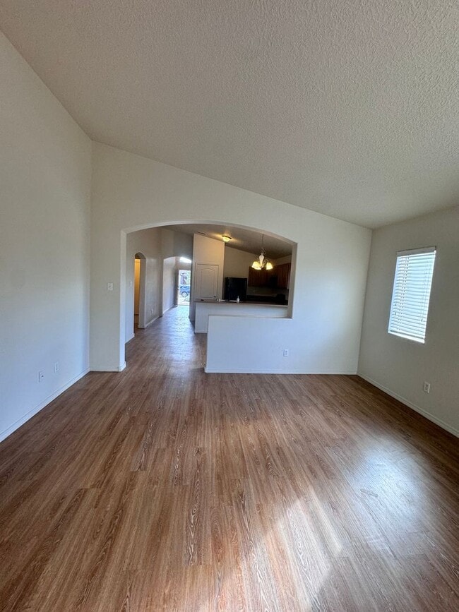 Building Photo - 3 bed 2 bath home in Los Lunas  MOVE IN SPECIAL!