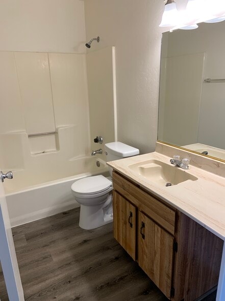 Building Photo - 3198 N Bumblebee Dr