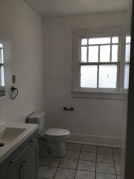 Bathroom - 5714 Willow St