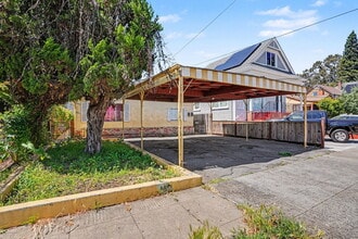 Building Photo - 3043 Blossom St