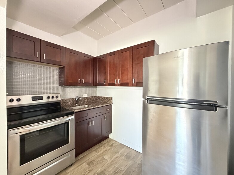 Building Photo - 1360 W Touhy Ave