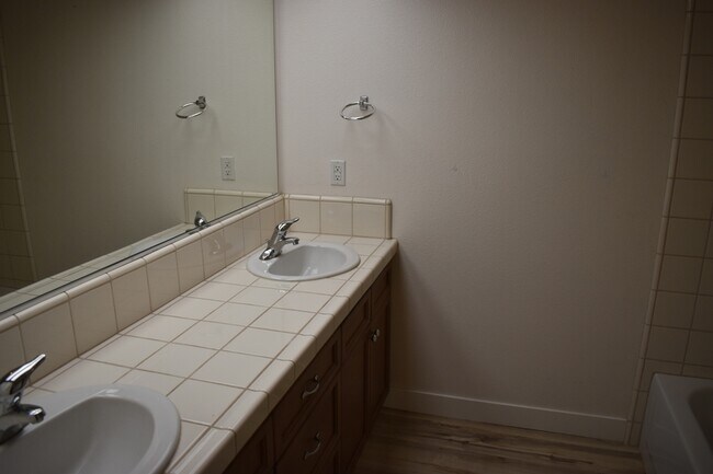 Building Photo - 6310 Diamond Ct
