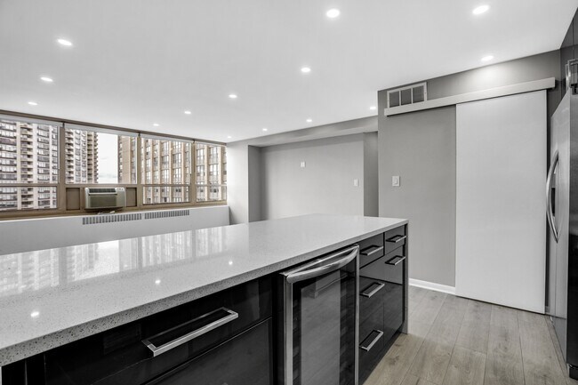 Building Photo - 3950 N Lake Shore Dr