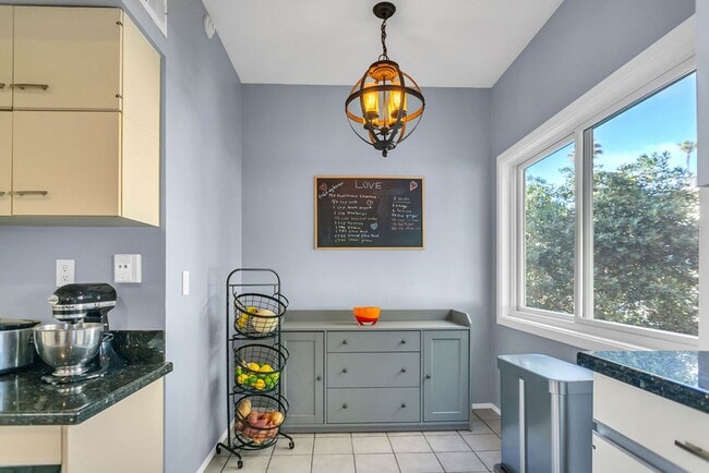 Building Photo - Gorgeous ocean view home at Windansea Beach!