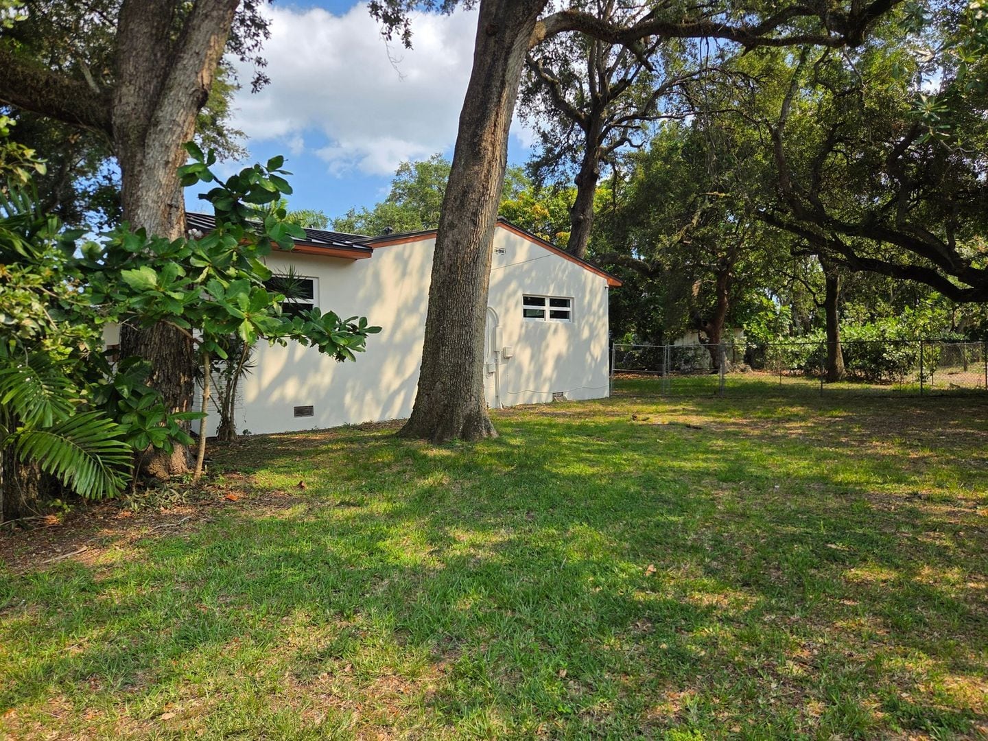 Building Photo - 13040 N Miami Ave