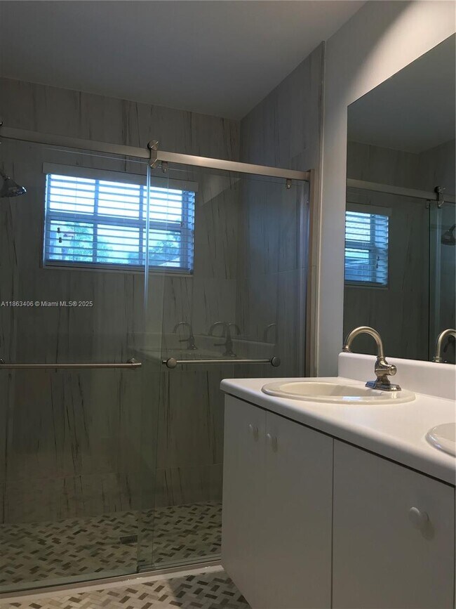 Building Photo - 4265 Pine Ridge Ct