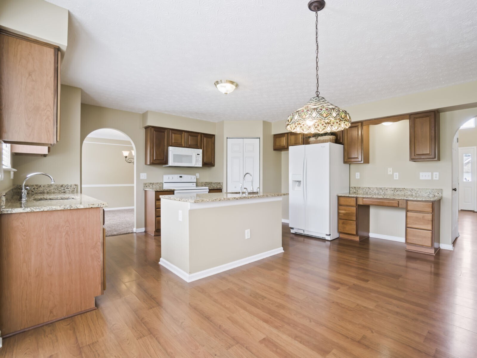 Building Photo - 626 Riverby Ln
