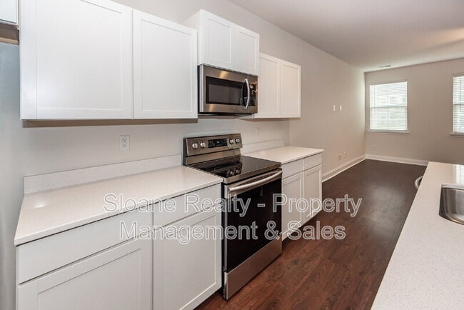 Building Photo - 7787 Montview Rd
