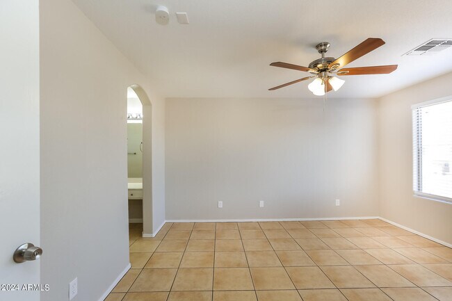 Building Photo - 2843 S 63rd Ln