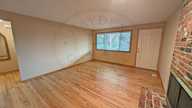 Building Photo - 15166 SE Topaz Ave