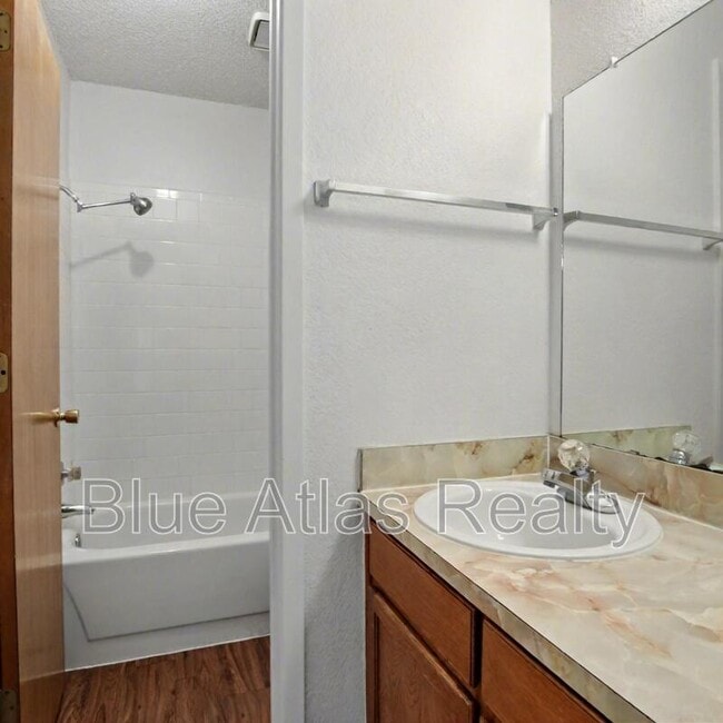 Building Photo - 7016 Lincoln Dr