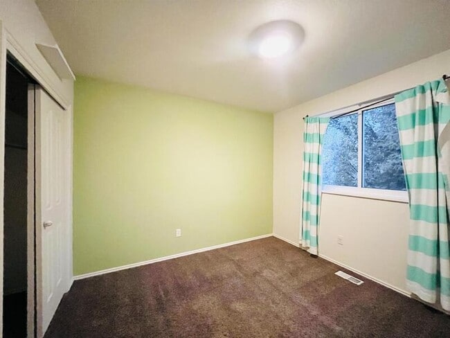 Building Photo - 377 Sego Lily Dr