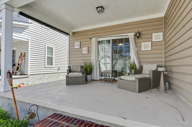 Building Photo - 326 Sedium Ln