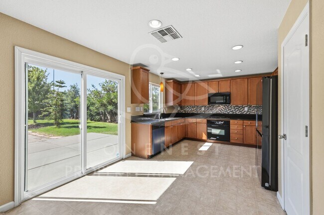 Building Photo - 2708 Woodfield Way