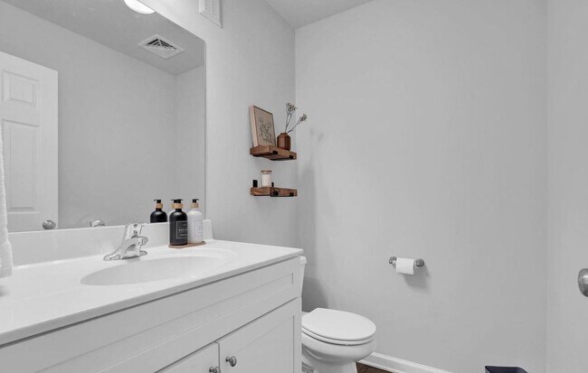 Building Photo - 2422 Lehman St