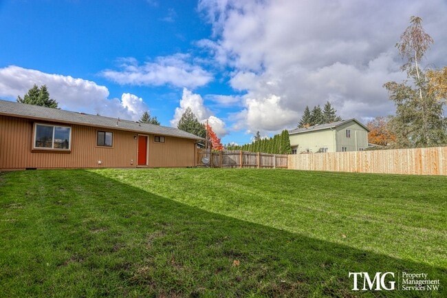 Building Photo - Charming Duplex with Garage Near the Washo...