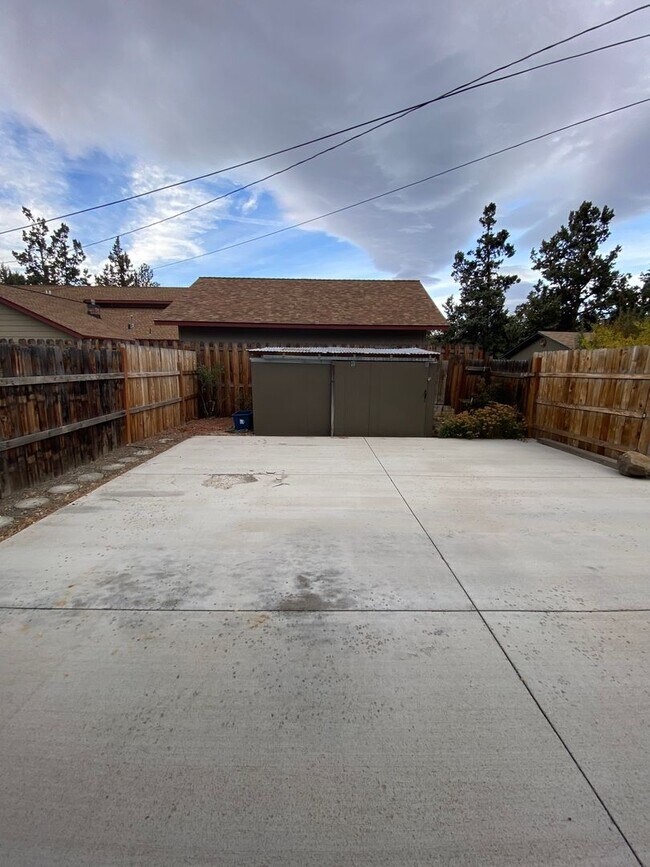 Building Photo - 716 NE Quimby Ave