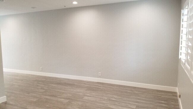 Building Photo - North Davis Condo-Available