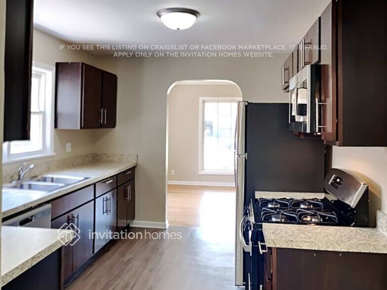 Building Photo - 410 Mors Ave