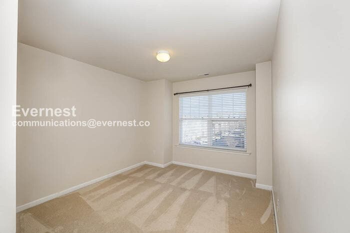 Building Photo - 322 Linden Park Ln