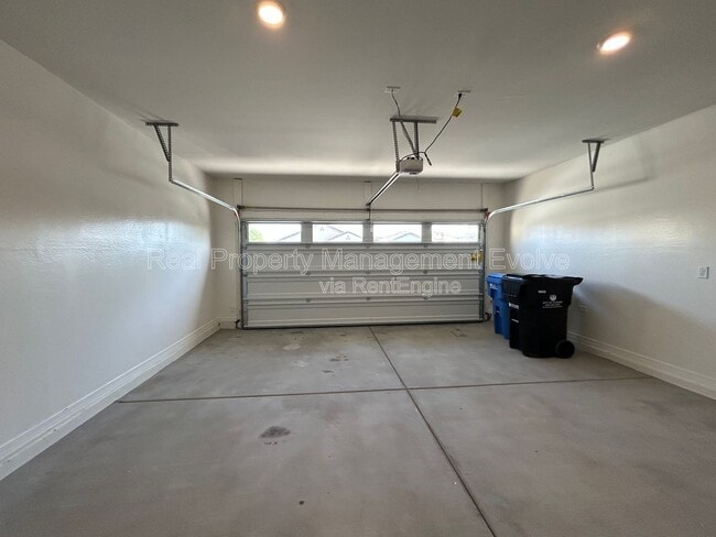 Building Photo - 6511 W Magdalena Ln