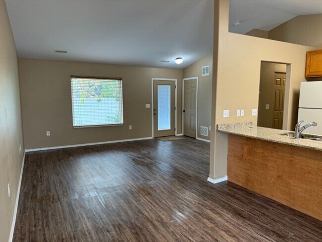 Building Photo - KU1-Broadway Duplex 1