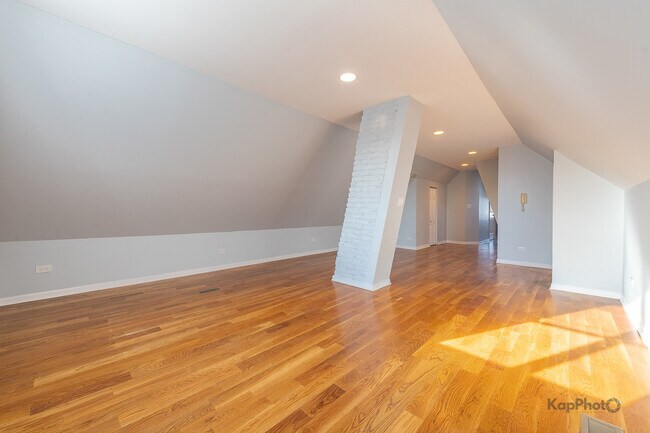 Building Photo - 3328 S Emerald Ave
