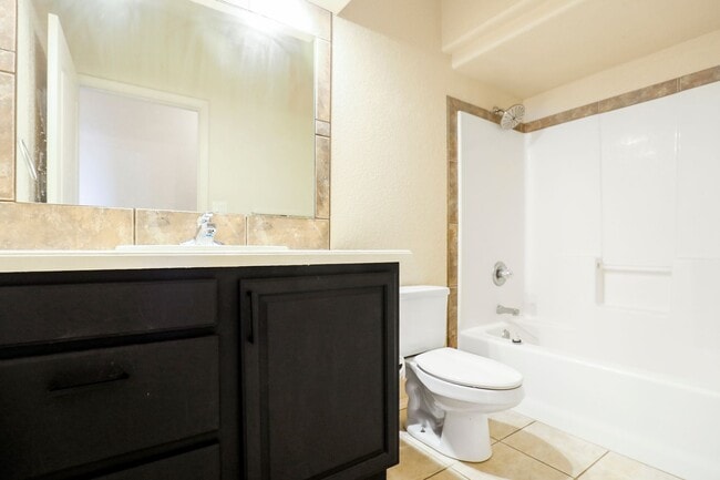 Building Photo - 3 Bedroom 2 Bathroom plus Office