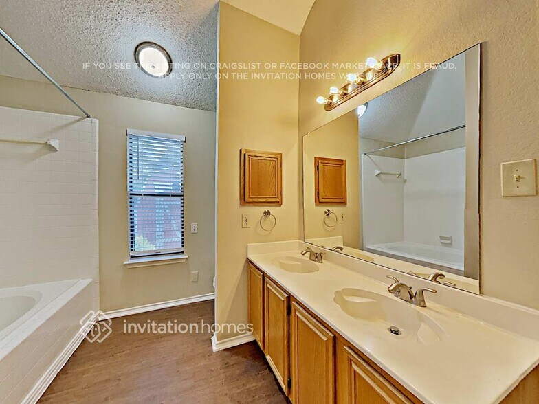 Building Photo - 6736 Driffield Cir E