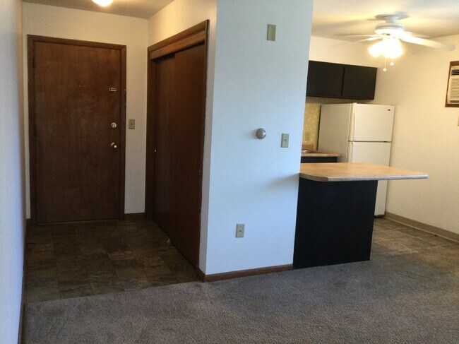 Building Photo - 206 NW College Ave