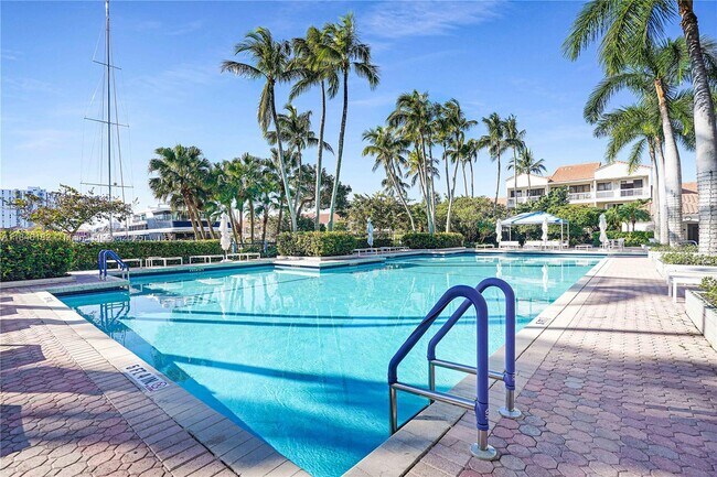 Building Photo - 3598 Yacht Club Dr