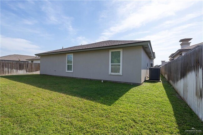 Building Photo - 30 Wisteria Ave