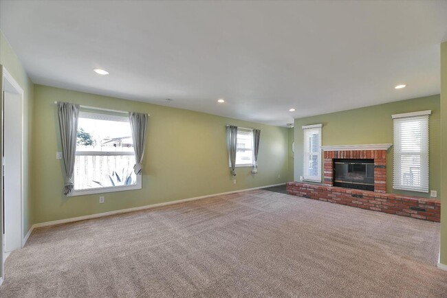 Building Photo - 5341 Waring Rd