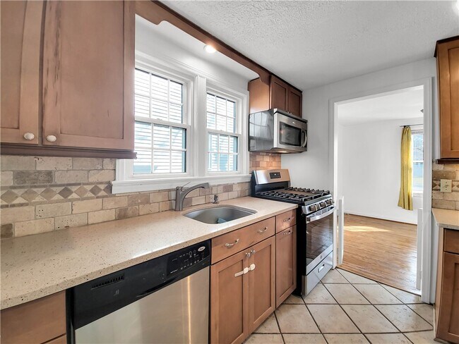 Building Photo - 54 Westmoreland Dr