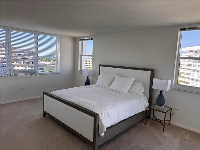 Building Photo - 200 Ocean Ln Dr