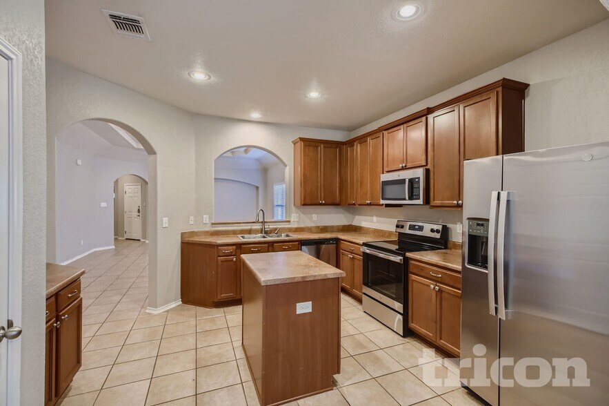 Building Photo - 5626 Cross Pond