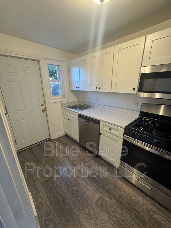 Building Photo - 25 Windsor Ln