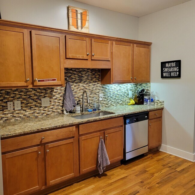 Building Photo - 1111 Surrey Ln