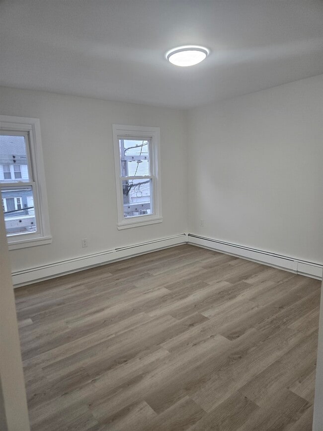 Building Photo - 308 Lincoln Ave