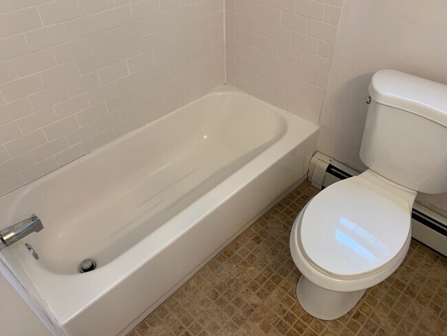 Building Photo - 336 S Graham Ave