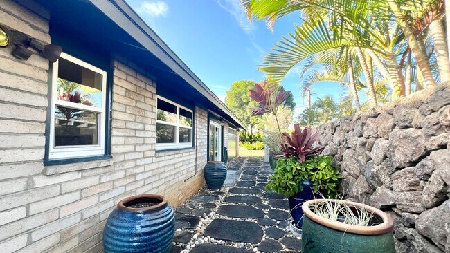Building Photo - AVAILABLE NOW! 3 BED/2 BATH HOME IN KAILUA W/2 CAR CARPORT, YARD, POOL AND CLOSE TO BEACH!!