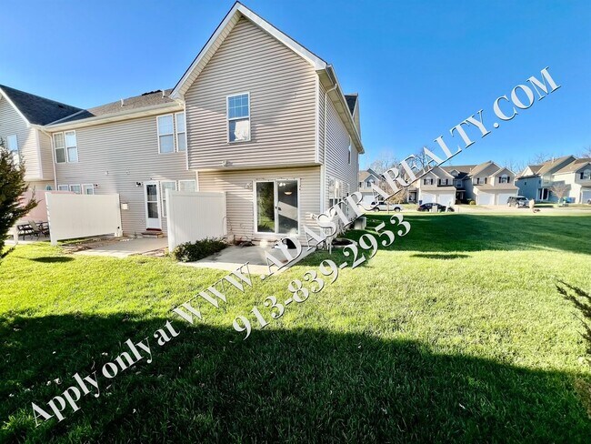 Building Photo - 2141 SW Rambling Vine Rd