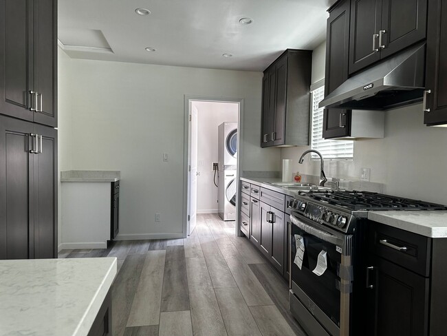 Building Photo - Newly remodeled three bedroom house in Wilmington ready to rent!