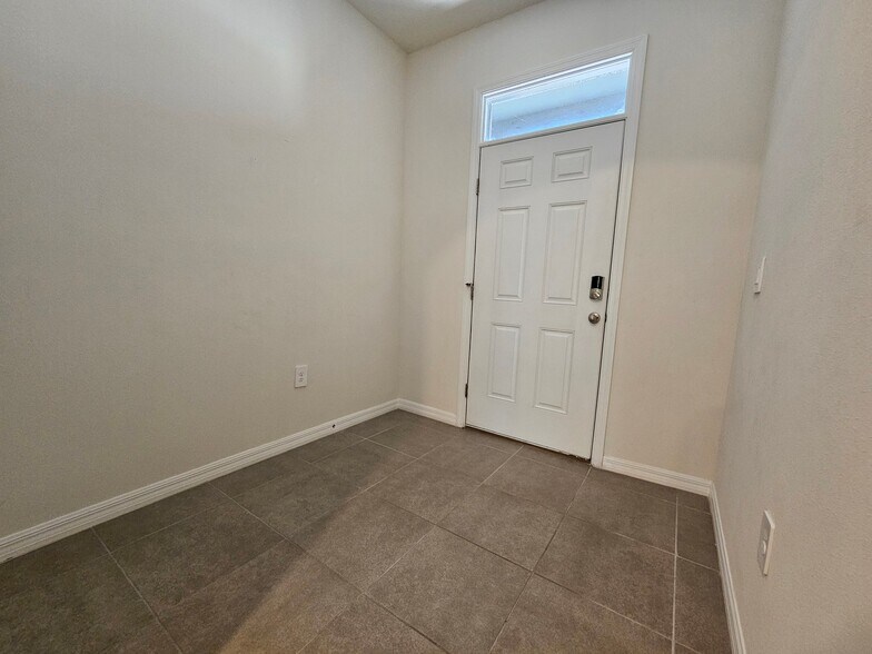 Building Photo - 8652 Milestone Dr