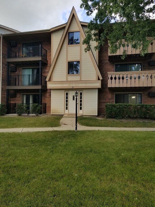 Building Photo - 11 Parkside Ct