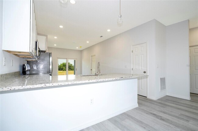 Building Photo - 833-835 Colville Dr