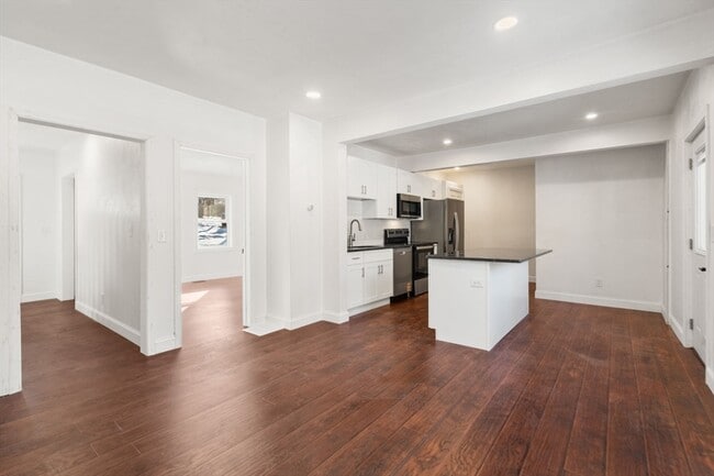 Building Photo - 99 Main St