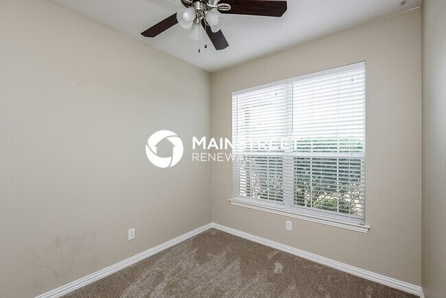 Building Photo - 3 Bedroom Pet-Friendly Home in Crowley, TX with Main Street Renewal