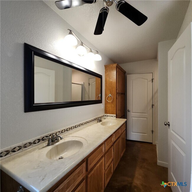 Building Photo - 3509 Lauren St